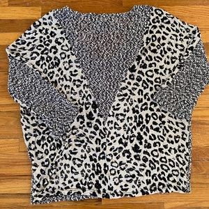 Daytrip cheetah lightweight sweater top small EUC